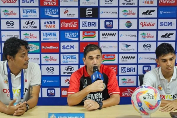 Pelatih Semen Padang Puas dengan Kemenangan di Markas Persija Pelatih Semen Padang Puas dengan Kemenangan di Markas Persija
