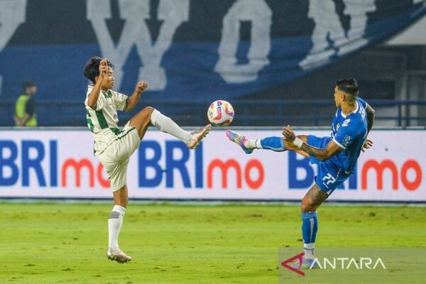 Persib Bandung Memerlukan Empat Poin Tambahan untuk Raih Gelar Juara Persib Bandung Memerlukan Empat Poin Tambahan untuk Raih Gelar Juara