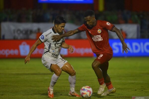 Persija Terlempar dari Empat Besar Usai Dikalahkan Semen Padang 0-2 Persija Terlempar dari Empat Besar Usai Dikalahkan Semen Padang 0-2