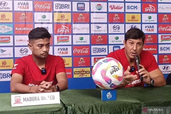 Angel Alfredo Vera Siap Hadapi Pertandingan dengan Susunan Pemain Madura United