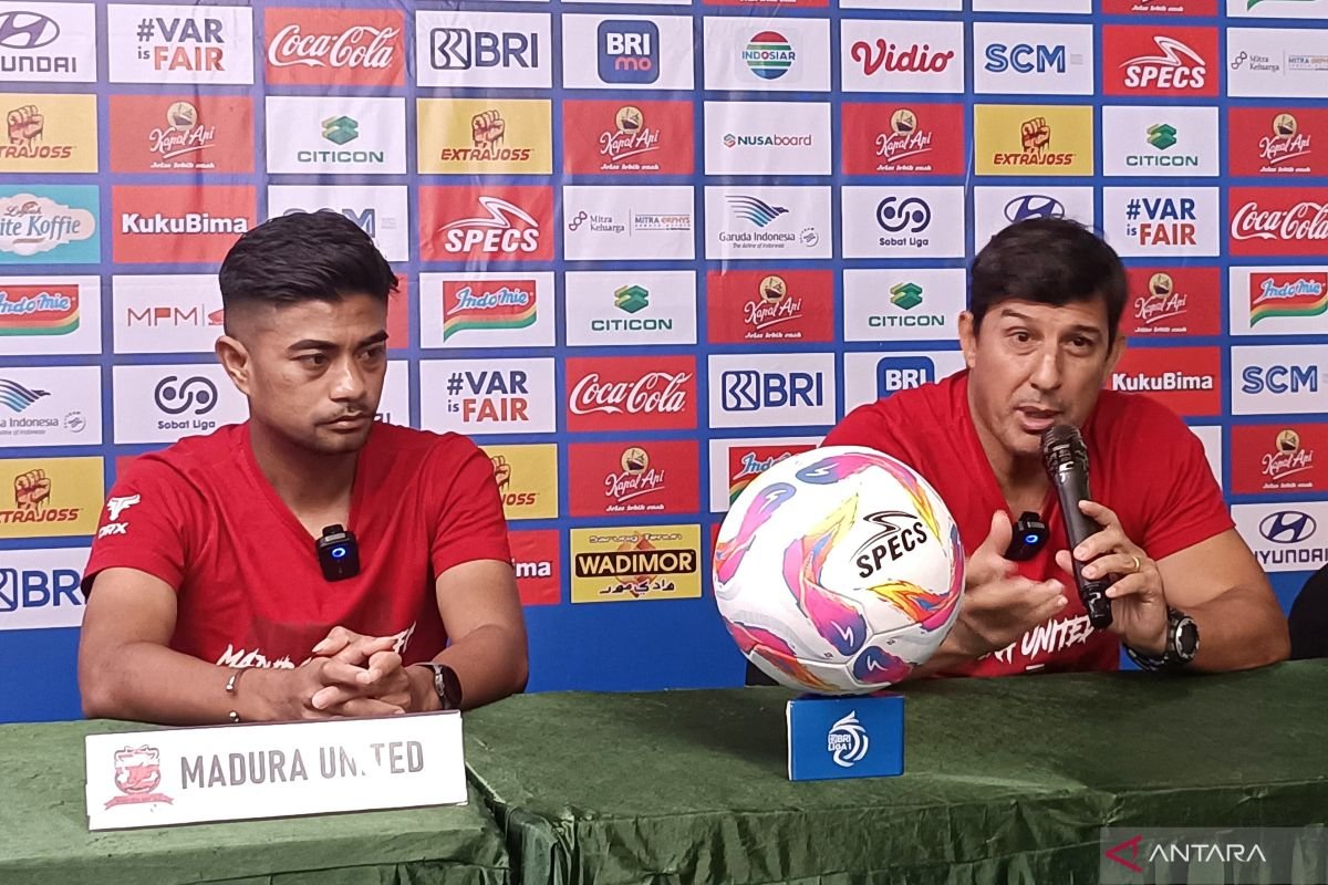 Angel Alfredo Vera Siap Hadapi Pertandingan dengan Susunan Pemain Madura United