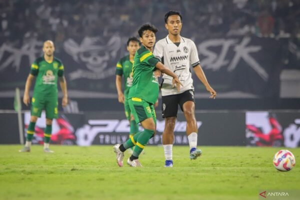 Pelatih Persebaya Soroti Berbagai Aspek Positif dalam Performa Tim Pelatih Persebaya Soroti Berbagai Aspek Positif dalam Performa Tim