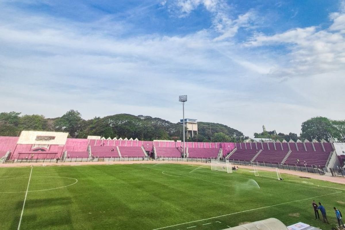 Persik Kediri Menghadapi Asia Warriors Football Club dalam Acara Peluncuran Tim