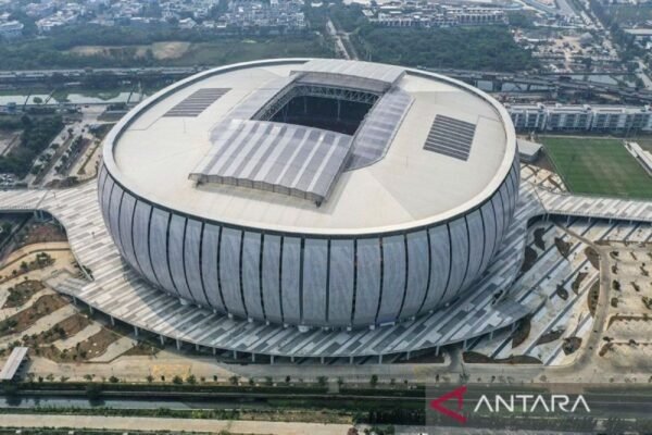 Here are some alternative title suggestions for "Inilah 18 kandang peserta BRI Super League 2025/2026":

1. "Mengenal 18 Kandang Tim Peserta BRI Super League 2025/2026"
2. "18 Stadion Peserta BRI Super League 2025/2026"
3. "Berikut 18 Kandang Tim di BRI Super League 2025/2026"
4. "Kandang Tim Peserta BRI Super League 2025/2026: 18 Lokasi Menarik"
5. "18 Venue Resmi untuk BRI Super League 2025/2026"
6. "Menelusuri 18 Kandang Tim di BRI Super League 2025/2026"
7. "Lihat 18 Kandang yang Menjadi Tuan Rumah BRI Super League 2025/2026"
8. "Kandang Tim di BRI Super League 2025/2026: 18 Pilihan Utama"

Feel free to mix and match or modify these suggestions!