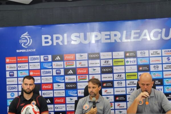 Fokus Mauricio Souza: Strategi Merebut Kemenangan Persija di Laga Pembuka Super League Fokus Mauricio Souza: Strategi Merebut Kemenangan Persija di Laga Pembuka Super League