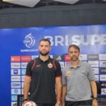 Berikut beberapa alternatif judul untuk berita "Jordi Amat Tidak Sabar Lakoni Debut Kandang Bersama Persija":

1. "Jordi Amat Antusias Menyambut Debut Kandang Pertamanya Bersama Persija"
2. "Jordi Amat Siap Tampil Perdana di Kandang Bersama Persija Jakarta"
3. "Semangat Jordi Amat: Menanti Debut Kandang Bersama Persija"
4. "Debut Kandang Jordi Amat Bersama Persija: Antusiasme yang Menggebu"
5. "Jordi Amat: Menantikan Momen Debut Kandang Bersama Persija Jakarta"

Semoga alternatif judul ini membantu!