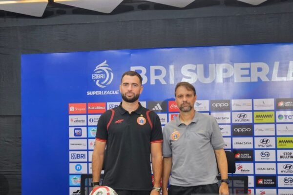 Berikut beberapa alternatif judul untuk berita “Jordi Amat Tidak Sabar Lakoni Debut Kandang Bersama Persija”:
1. “Jordi Amat Antusias Menyambut Debut Kandang Pertamanya Bersama Persija”
2. “Jordi Amat Siap Tampil Perdana di Kandang Bersama Persija Jakarta”
3. “Semangat Jordi Amat: Menanti Debut Kandang Bersama Persija”
4. “Debut Kandang Jordi Amat Bersama Persija: Antusiasme yang Menggebu”
5. “Jordi Amat: Menantikan Momen Debut Kandang Bersama Persija Jakarta”
Semoga alternatif judul ini membantu! Berikut beberapa alternatif judul untuk berita "Jordi Amat Tidak Sabar Lakoni Debut Kandang Bersama Persija":
1. "Jordi Amat Antusias Menyambut Debut Kandang Pertamanya Bersama Persija"
2. "Jordi Amat Siap Tampil Perdana di Kandang Bersama Persija Jakarta"
3. "Semangat Jordi Amat: Menanti Debut Kandang Bersama Persija"
4. "Debut Kandang Jordi Amat Bersama Persija: Antusiasme yang Menggebu"
5. "Jordi Amat: Menantikan Momen Debut Kandang Bersama Persija Jakarta"
Semoga alternatif judul ini membantu!